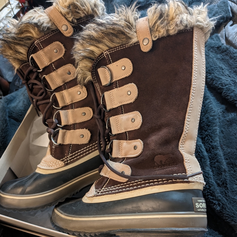Sorel winter boots. USA 8. Must be men's size 8 cuz I'm ladies 9 there to big